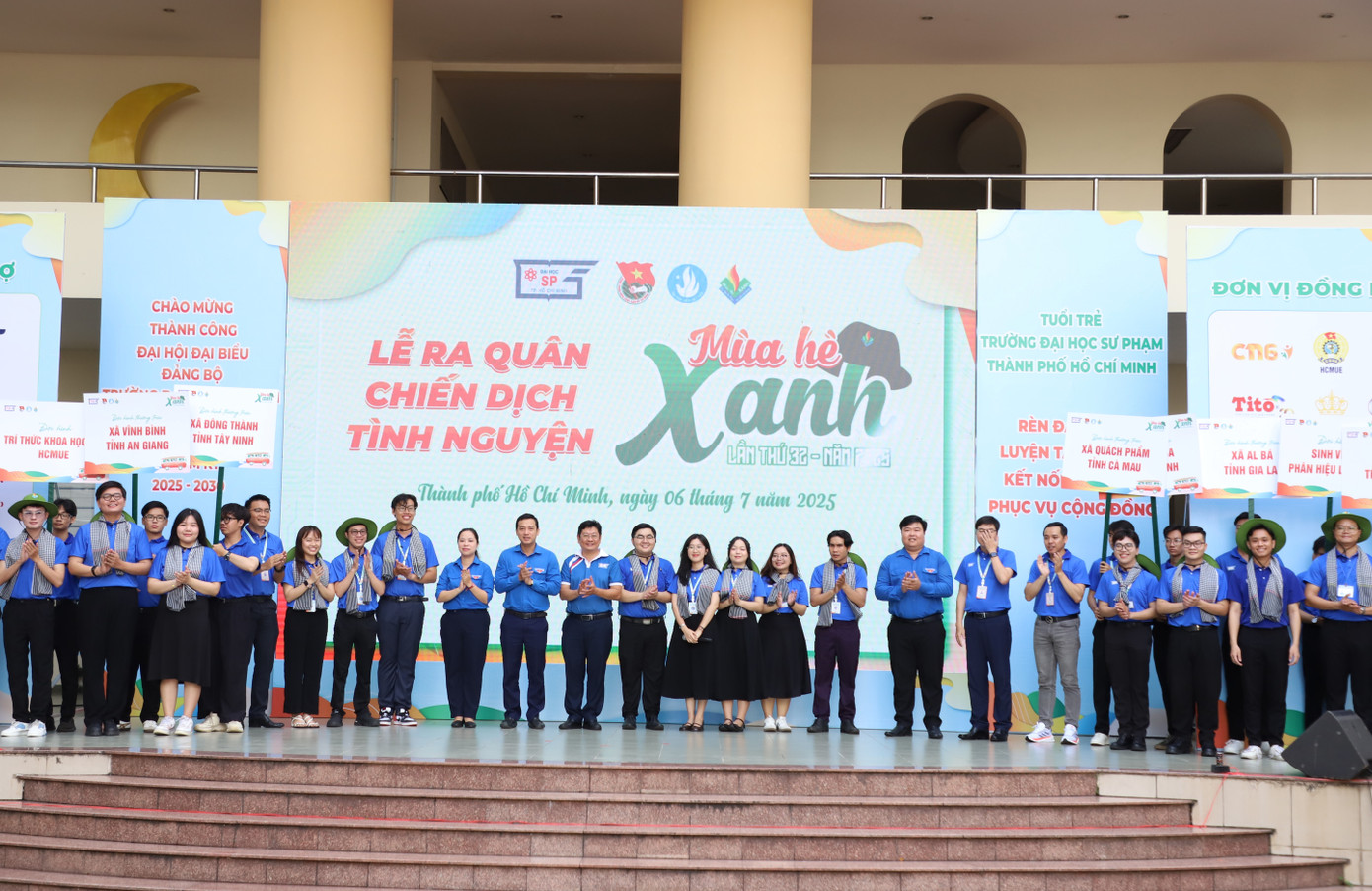 Các đội hình tình nguyện sẵn sàng góp sức trong mùa hè tình nguyện. Các đội hình tình nguyện sẵn sàng góp sức trong mùa hè tình nguyện.