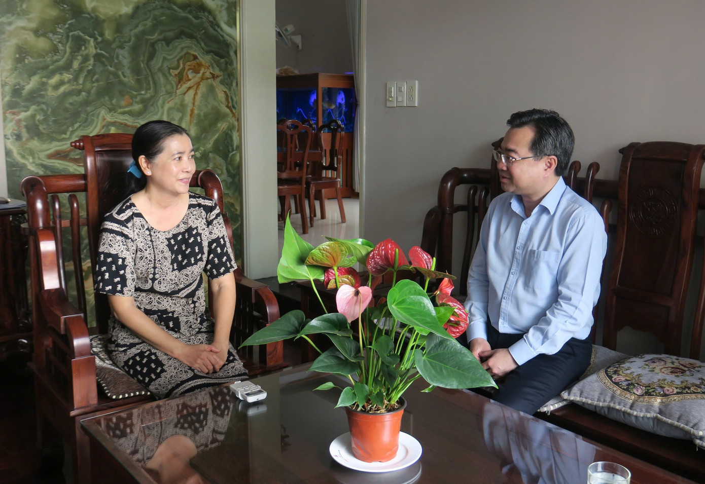 Phó Bí thư Thường trực Thành ủy TPHCM đến thăm gia đình Anh hùng Lao động Đoàn Thúy Ba. Ảnh: Minh Hiệp Phó Bí thư Thường trực Thành ủy TPHCM đến thăm gia đình Anh hùng Lao động Đoàn Thúy Ba. Ảnh: Minh Hiệp