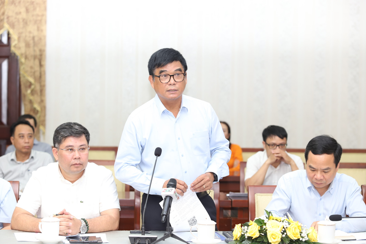 Lãnh đạo các cơ quan báo chí trao đổi tại hội nghị. Ảnh: Ngô Tùng