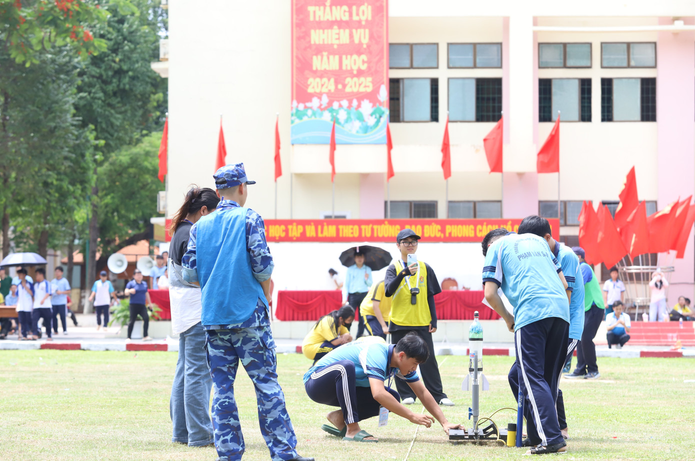 Sau gần 3 tháng triển khai, hội thi thu hút 150 đội với tổng số 450 thí sinh đến từ 105 trường THCS, THPT trên địa bàn TPHCM tham gia tranh tài.