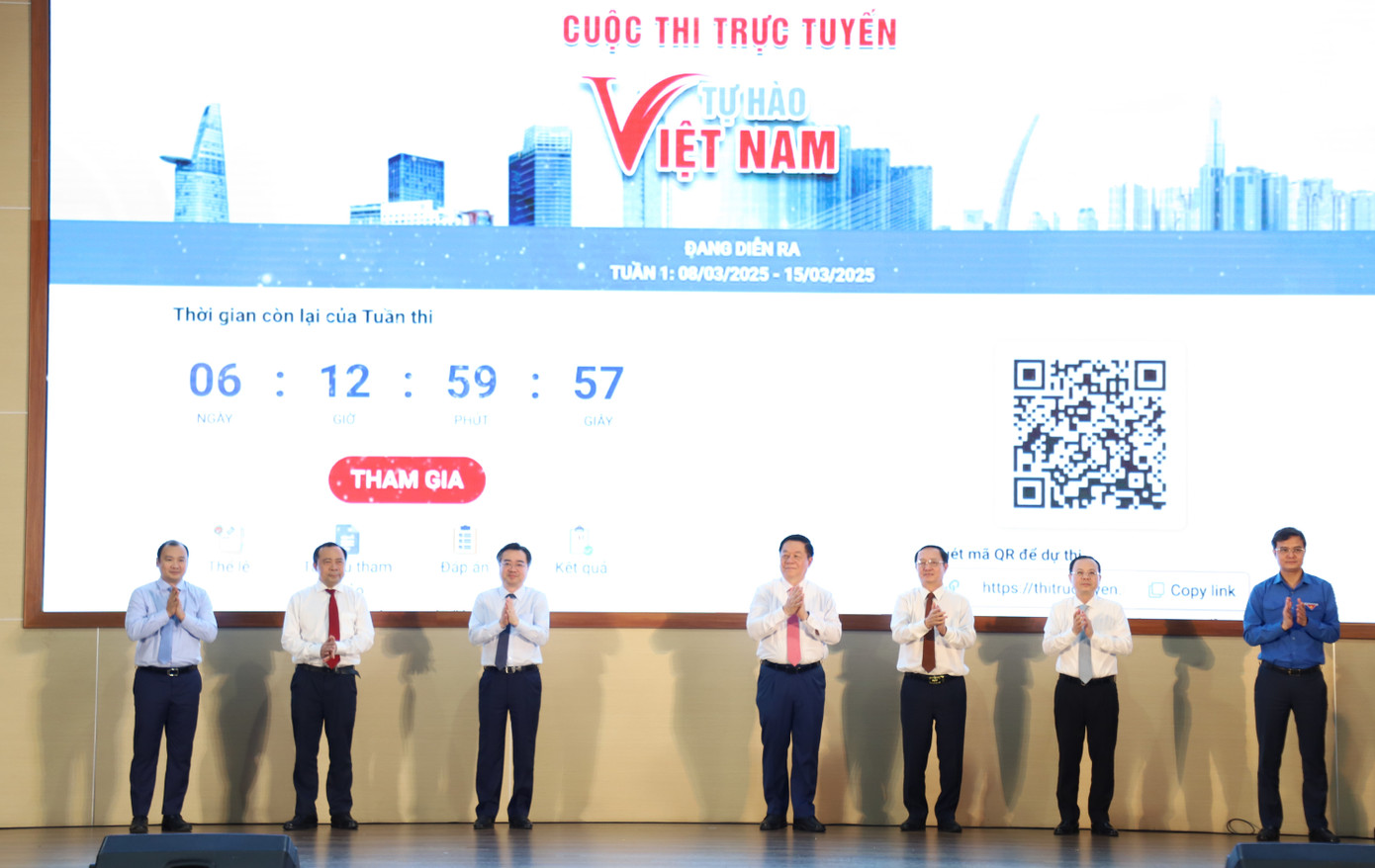 Đại diện lãnh đạo Đảng, Nhà nước, các bộ, ngành Trung ương và TPHCM thực hiện nghi thức phát động cuộc thi. Ảnh: Ngô Tùng