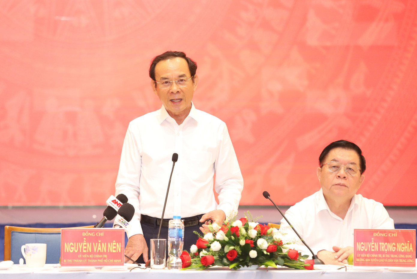 Bí thư Thành ủy TPHCM Nguyễn Văn Nên kỳ vọng báo chí đi đầu trong thực hiện tinh, gọn, mạnh đơn vị. Bí thư Thành ủy TPHCM Nguyễn Văn Nên kỳ vọng báo chí đi đầu trong thực hiện tinh, gọn, mạnh đơn vị.