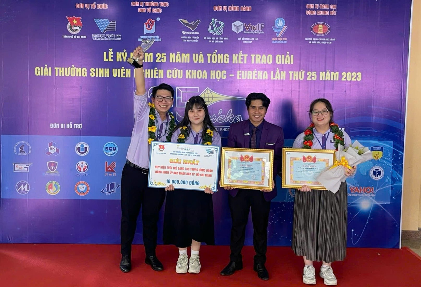 ThS. Võ Minh Thành trao đổi về chuyên môn, kỹ năng đến với các bạn học sinh, sinh viên, đoàn viên thanh niên.