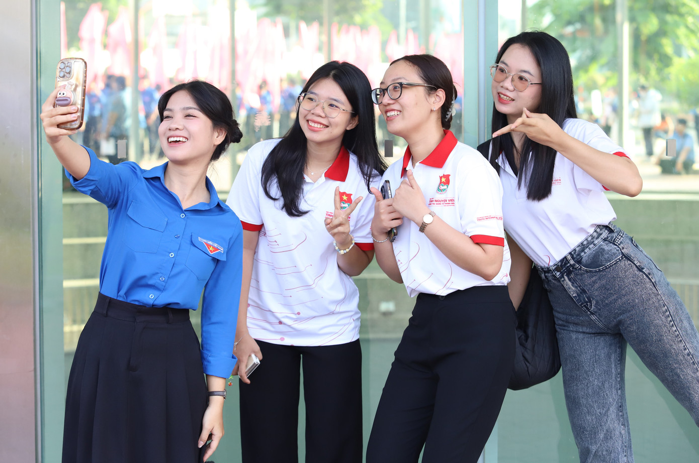 Bạn trẻ sẵn sàng hòa vào chuỗi hoạt động ý nghĩa của Tháng Thanh niên. Bạn trẻ sẵn sàng hòa vào chuỗi hoạt động ý nghĩa của Tháng Thanh niên.