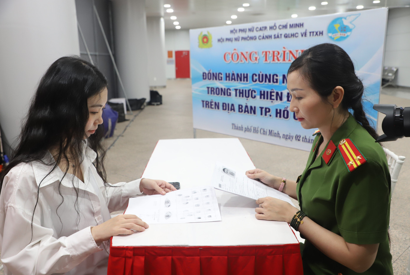 Việc thu nhận cấp thẻ căn cước, tài khoản định danh điện tử lưu động cho công dân được thực hiện vào ngày thứ 7 hằng tuần tại nhà ga tàu metro số 1 và tùy tình hình triển khai thực tế.