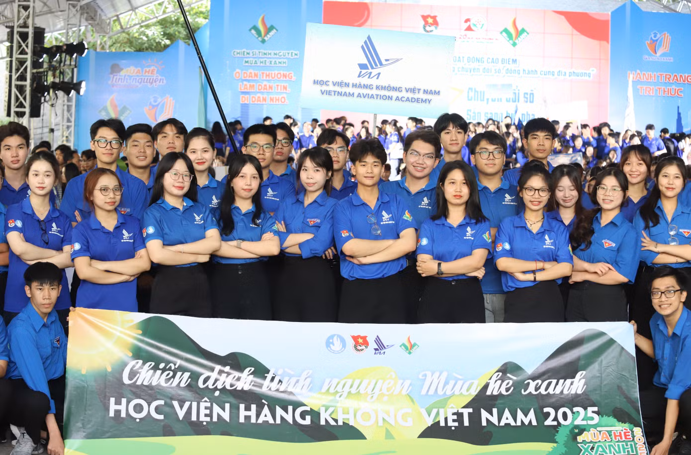 Các chiến sĩ tình nguyện sẵn sàng tham gia những hoạt động tình nguyện hè tại các địa bàn trong và ngoài TPHCM.