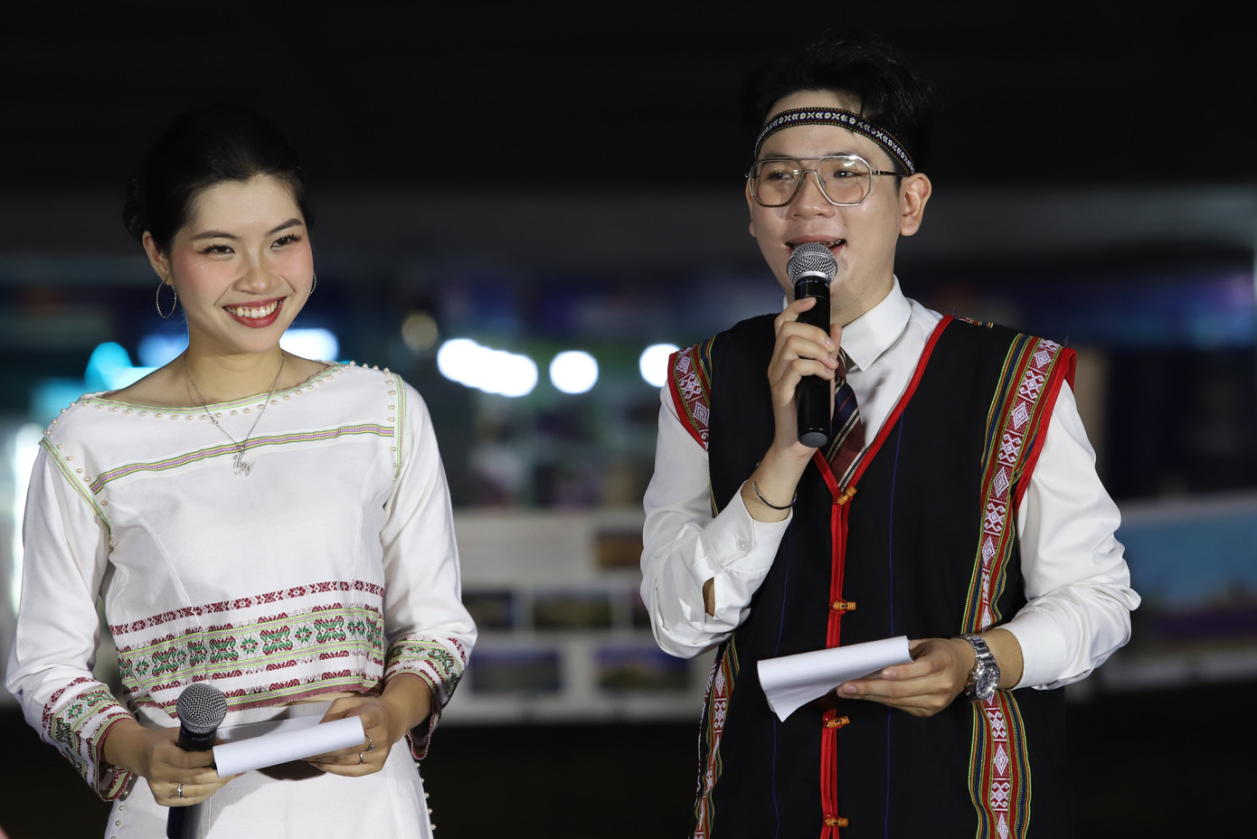 Các bạn trẻ dành nhiều tâm huyết bảo tồn, gầy dựng Không gian văn hóa cồng chiêng Tây Nguyên. Ảnh: Ngô Tùng.