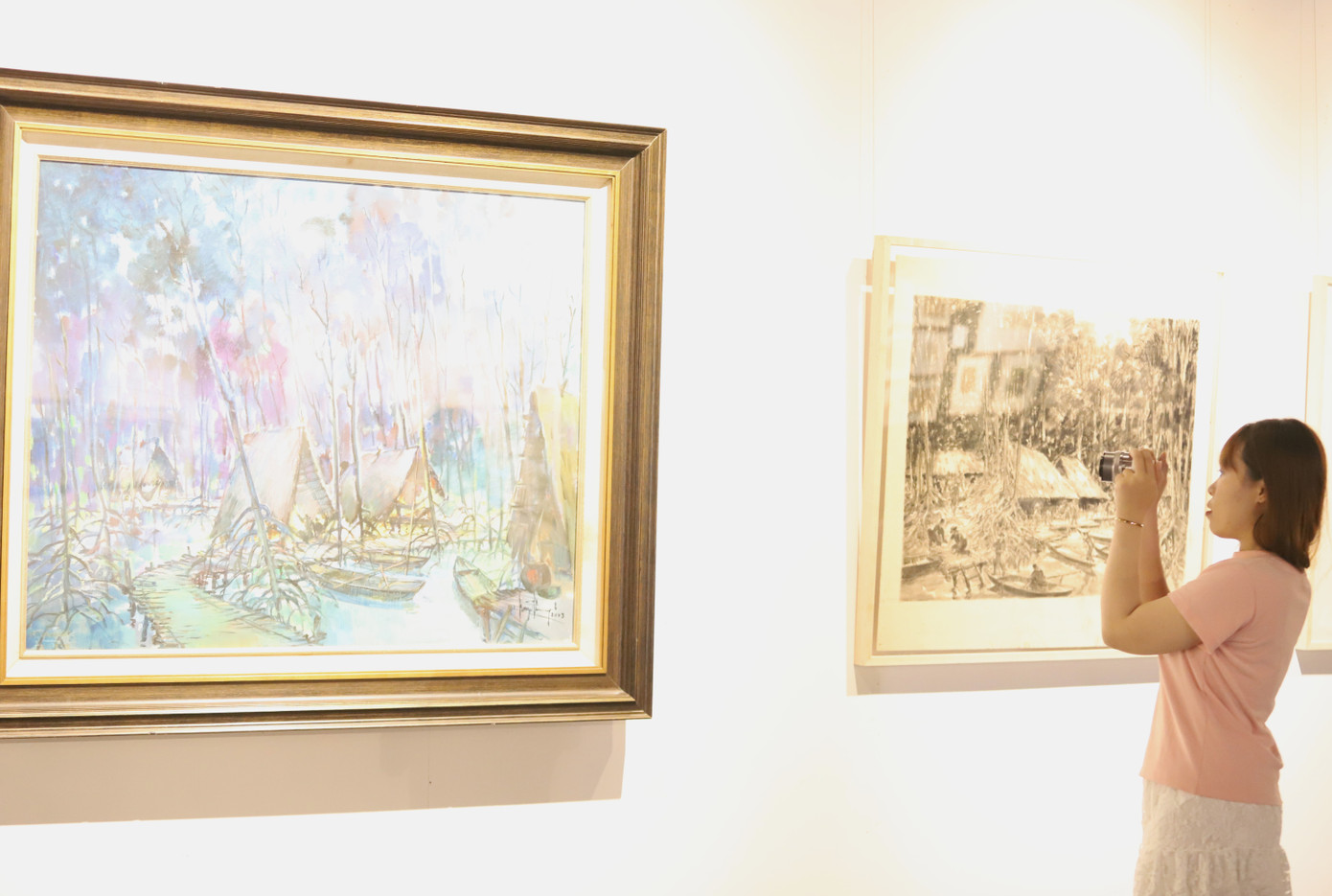 Triển lãm Hành trình Huỳnh Phương Đông diễn ra ở TPHCM từ ngày 1/4 đến 28/5 và tại Bảo tàng Mỹ thuật Việt Nam từ 11/4 đến 30/4. Ảnh: Ngô Tùng. Triển lãm Hành trình Huỳnh Phương Đông diễn ra ở TPHCM từ ngày 1/4 đến 28/5 và tại Bảo tàng Mỹ thuật Việt Nam từ 11/4 đến 30/4. Ảnh: Ngô Tùng.