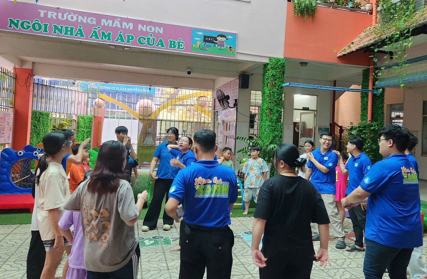 Bạn trẻ chung tay mang đến các sân chơi hè lý thú dành cho thiếu nhi.