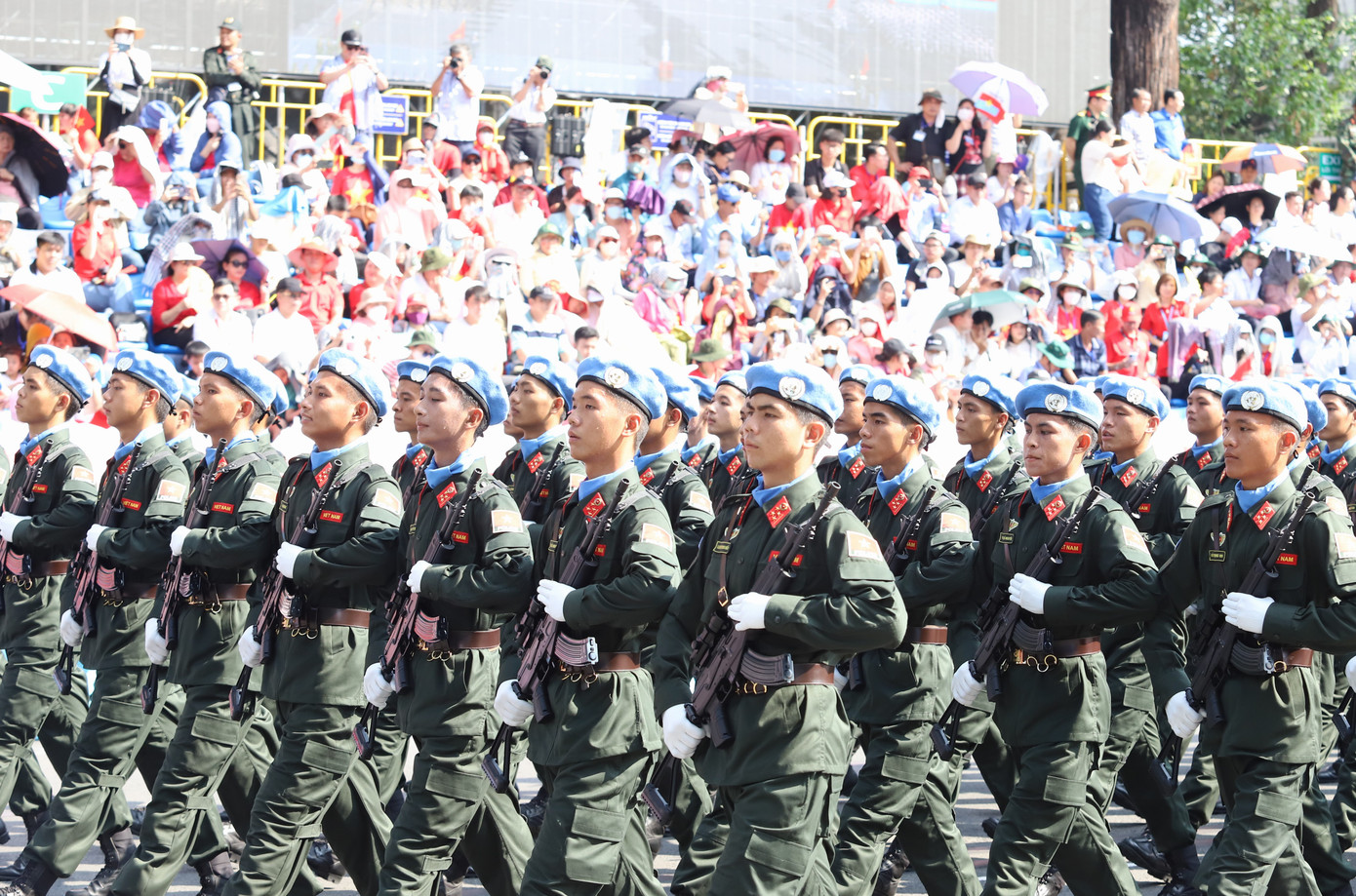 Khối nam sĩ quan thuộc lực lượng Gìn giữ hòa bình Liên Hiệp Quốc.