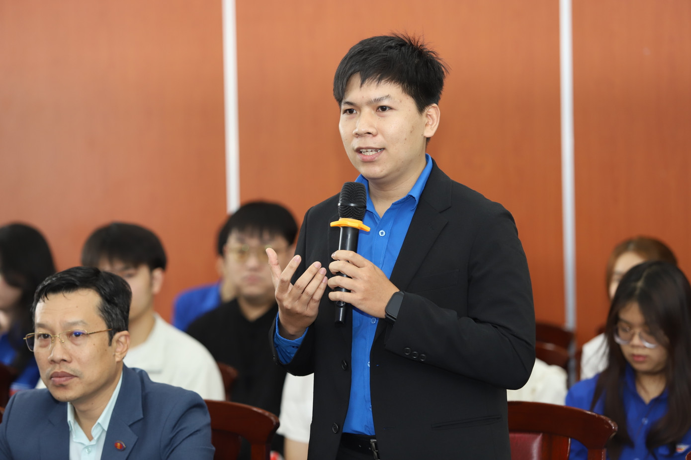 Anh Nguyễn Huỳnh Minh Phúc chia sẻ câu chuyện phát huy vai trò của cầu nối văn hóa, khoa học công nghệ trong kết nối thế hệ trẻ Việt Nam - Trung Quốc.