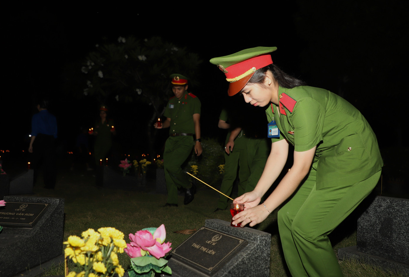 Tuổi trẻ mãi mãi ghi nhớ công ơn của các bậc tiền bối cách mạng và nguyện sống xứng đáng với sự hy sinh của các thế hệ đi trước. Tuổi trẻ mãi mãi ghi nhớ công ơn của các bậc tiền bối cách mạng và nguyện sống xứng đáng với sự hy sinh của các thế hệ đi trước.