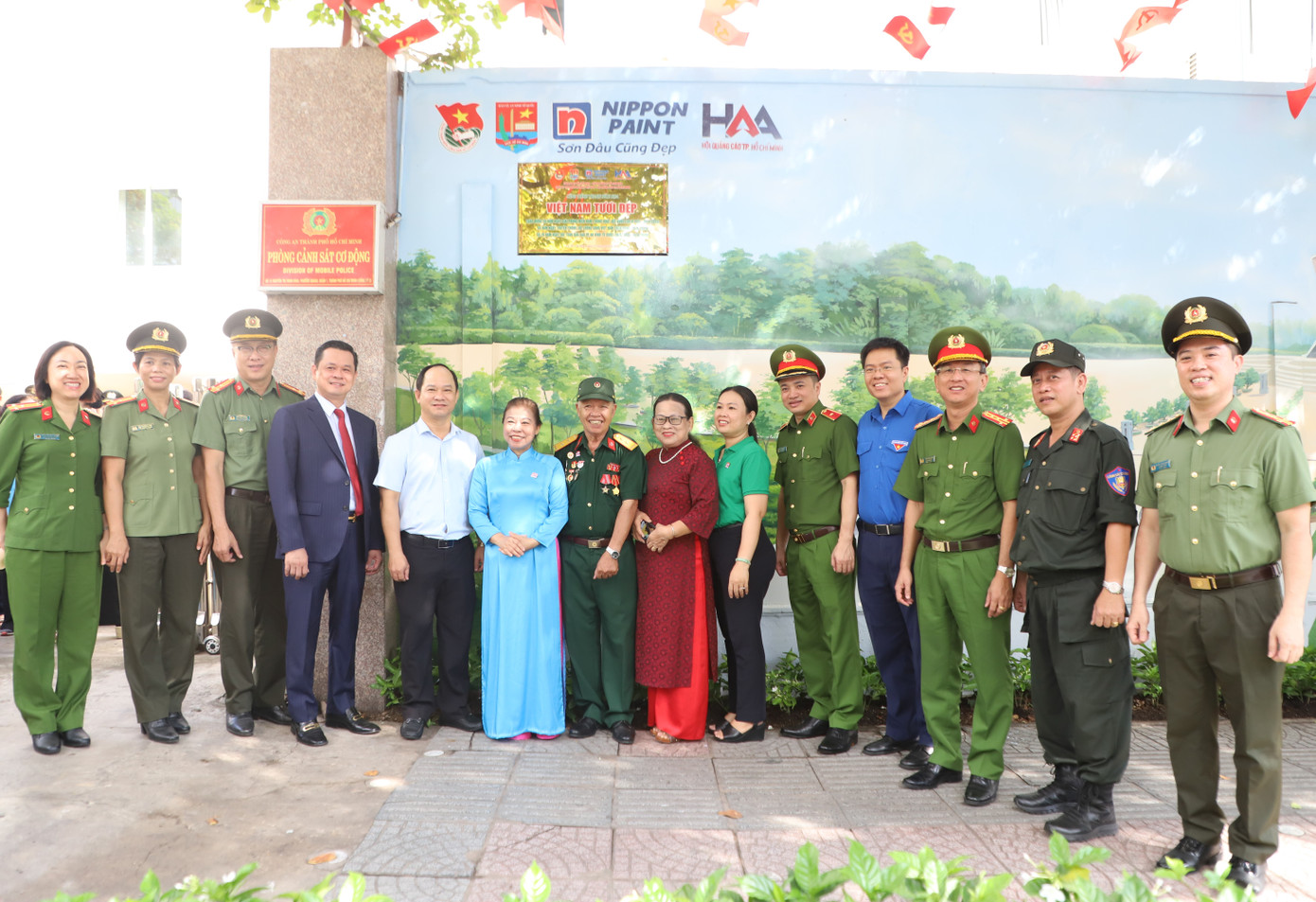 Đây là công trình bích họa đặc biệt hướng tới chào mừng 50 năm Ngày Giải phóng miền Nam, thống nhất đất nước (30/4/1975-30/4/2025), 80 năm Ngày truyền thống lực lượng công an nhân dân Việt Nam (19/8/1945-19/8/2025), 20 năm Ngày hội Toàn dân bảo vệ an ninh Tổ quốc (19/8/2005-19/8/2025).
