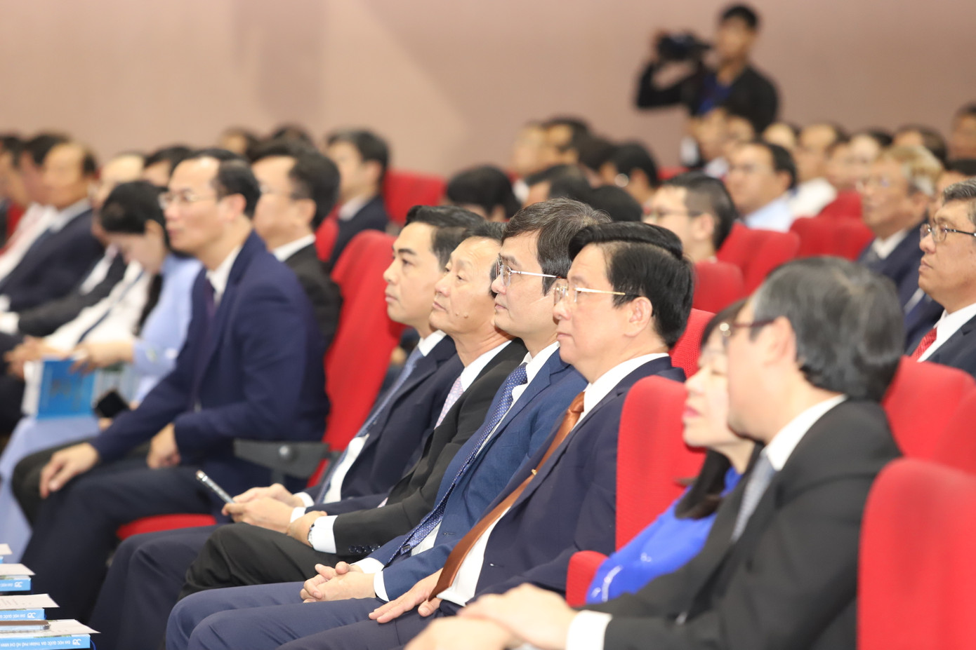 Anh Bùi Quang Huy, Bí thư thứ nhất Trung ương Đoàn cùng lãnh đạo các bộ, ban ngành T.Ư dự buổi lễ. Anh Bùi Quang Huy, Bí thư thứ nhất Trung ương Đoàn cùng lãnh đạo các bộ, ban ngành T.Ư dự buổi lễ.