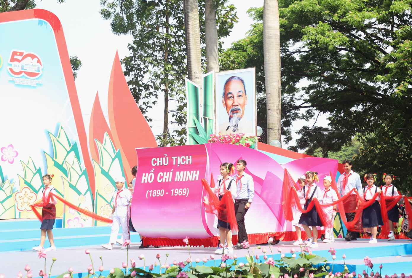 Đại hội Cháu ngoan Bác Hồ và các sân chơi bổ ích dành cho các em đội viên, thiếu nhi là những nội dung thiết thực hướng đến chào mừng kỷ niệm 50 năm Ngày Giải phóng miền Nam, thống nhất đất nước (30/4/1975 - 30/4/2025), 135 năm Ngày sinh Chủ tịch Hồ Chí Minh (19/5/1890 - 19/5/2025), 84 năm Ngày thành lập Đội Thiếu niên Tiền phong Hồ Chí Minh (15/5/1941 - 15/5/2025) và 50 năm Ngày thành lập Chi đội Lê Văn Tám - Chi đội Thiếu niên tiền phong Hồ Chí Minh đầu tiên tại TPHCM (19/5/1975 - 19/5/2025).