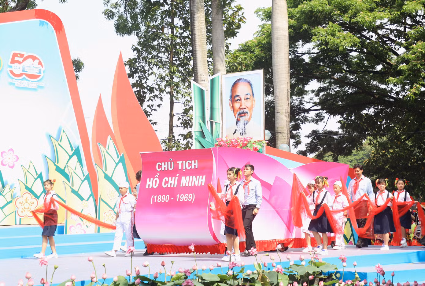 Đại hội Cháu ngoan Bác Hồ và các sân chơi bổ ích dành cho các em đội viên, thiếu nhi là những nội dung thiết thực hướng đến chào mừng kỷ niệm 50 năm Ngày Giải phóng miền Nam, thống nhất đất nước (30/4/1975 - 30/4/2025), 135 năm Ngày sinh Chủ tịch Hồ Chí Minh (19/5/1890 - 19/5/2025), 84 năm Ngày thành lập Đội Thiếu niên Tiền phong Hồ Chí Minh (15/5/1941 - 15/5/2025) và 50 năm Ngày thành lập Chi đội Lê Văn Tám - Chi đội Thiếu niên tiền phong Hồ Chí Minh đầu tiên tại TPHCM (19/5/1975 - 19/5/2025).
