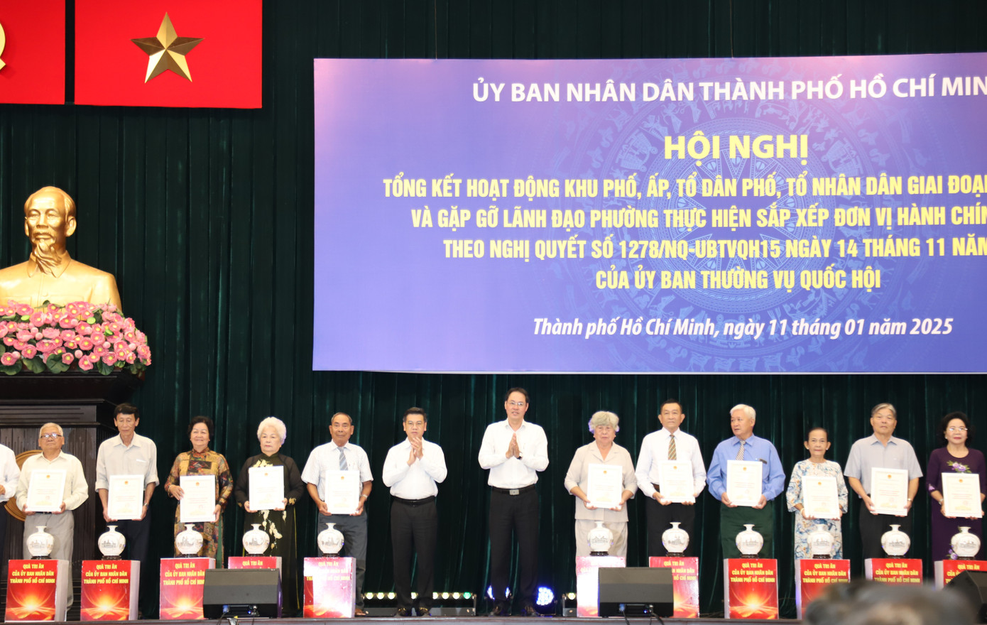 TPHCM tôn vinh, khen thưởng gần 60.000 cá nhân đóng góp tích cực trong hoạt động khu phố, ấp. Ảnh: Ngô Tùng