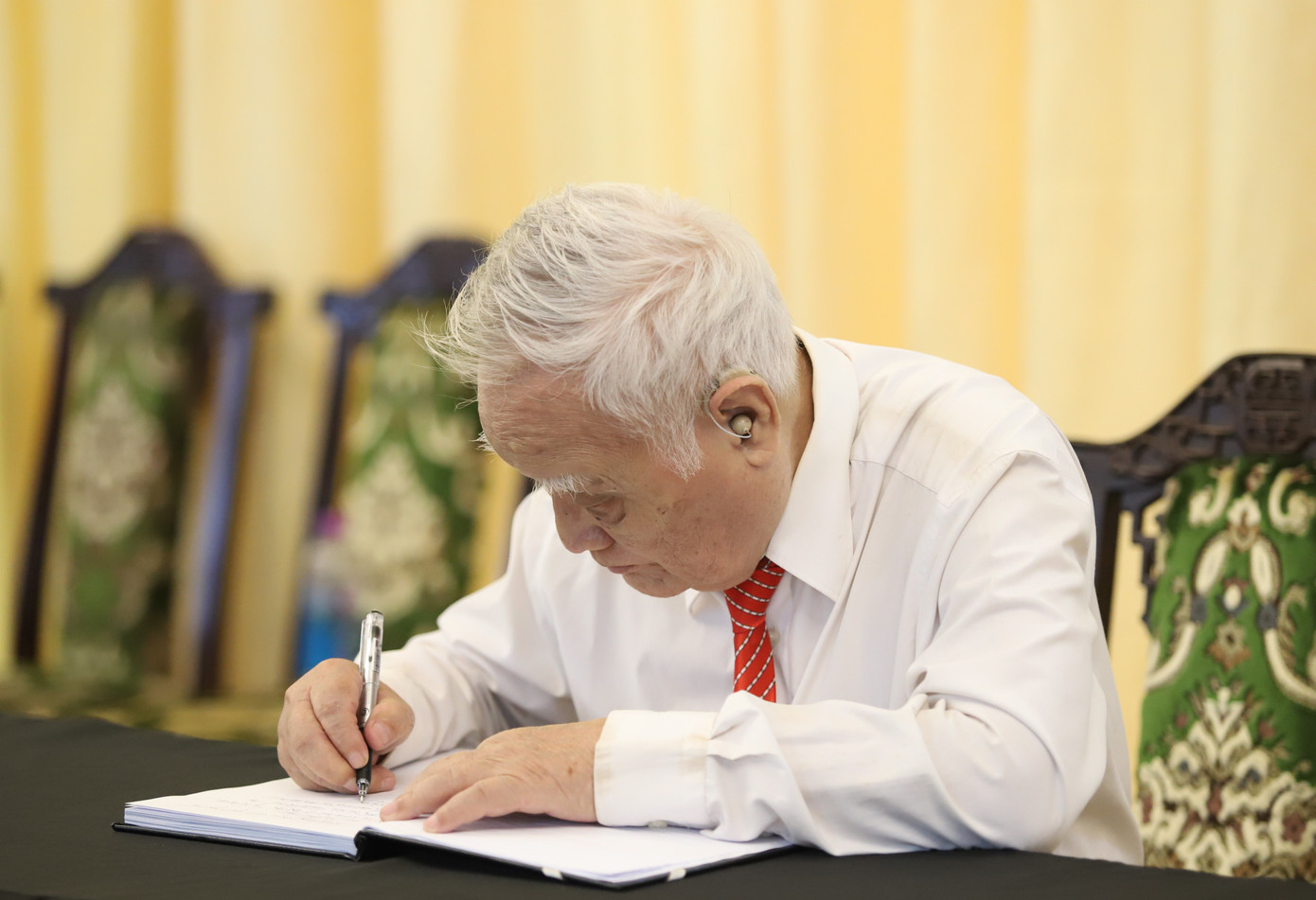 Dù ngoài 90 tuổi, ông Bao vẫn nhớ như in những kỷ niệm công tác đặc biệt cùng nguyên Chủ tịch nước Trần Đức Lương. Dù ngoài 90 tuổi, ông Bao vẫn nhớ như in những kỷ niệm công tác đặc biệt cùng nguyên Chủ tịch nước Trần Đức Lương.