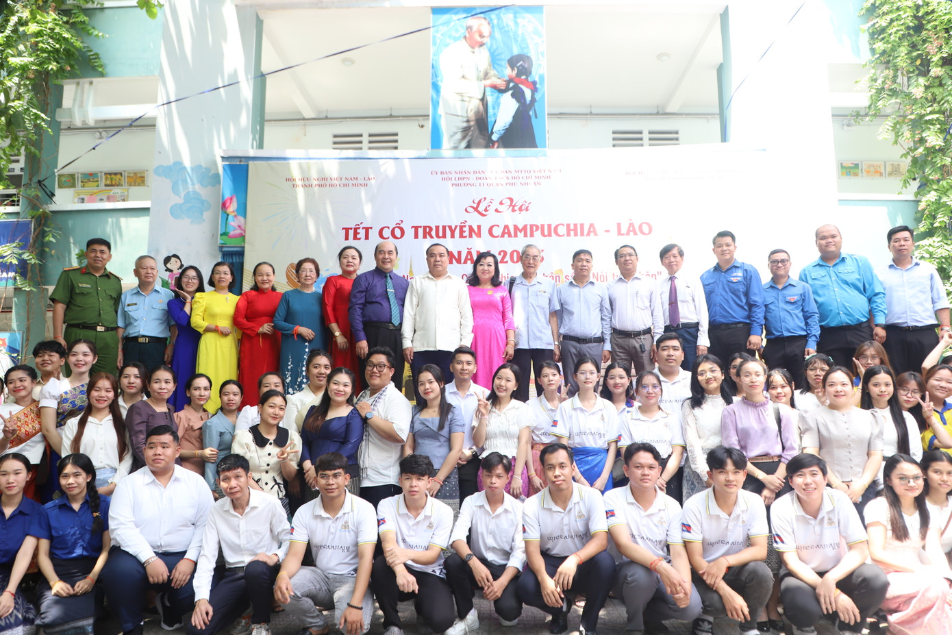 Sinh viên Lào, Campuchia hân hoan đón mừng ngày lễ lớn của dân tộc mình với người dân, bạn trẻ TPHCM. Sinh viên Lào, Campuchia hân hoan đón mừng ngày lễ lớn của dân tộc mình với người dân, bạn trẻ TPHCM.