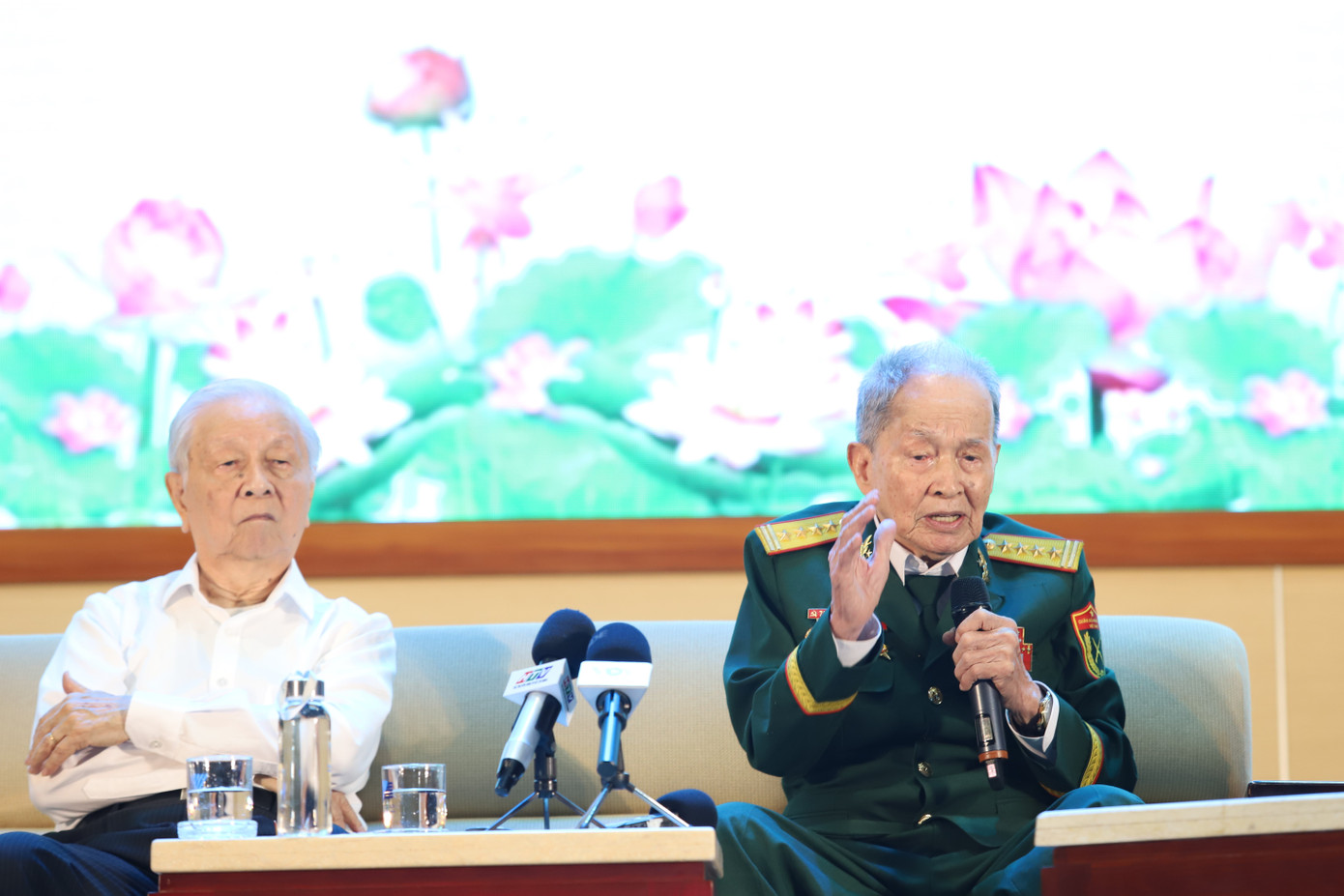 Đại tá, Anh hùng Lực lượng vũ trang nhân dân Nguyễn Văn Tàu (Tư Cang) thông tin về những ngày tháng hào hùng của sự nghiệp giải phóng miền Nam, thống nhất đất nước với đỉnh cao là chiến thắng lịch sử của Chiến dịch Hồ Chí Minh.