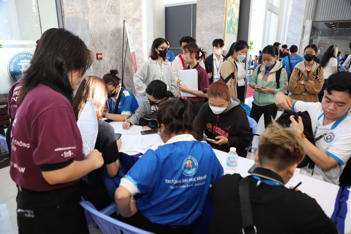 Ngày 9/3, chương trình Chủ Nhật Đỏ lần thứ XVII, năm 2025 của Báo Tiền Phong đã được khởi động tại Trường Đại học Văn Hiến (ở huyện Bình Chánh, TPHCM). Ảnh: Ngô Tùng