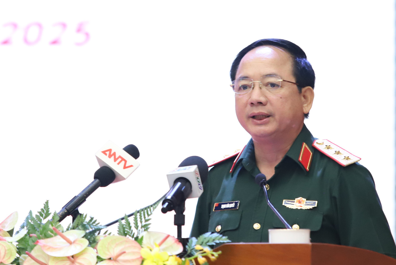 Thượng tướng Trịnh Văn Quyết phát biểu tại hội thảo. Thượng tướng Trịnh Văn Quyết phát biểu tại hội thảo.