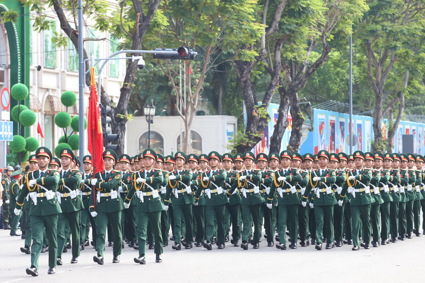 Khối chiến sĩ Giải phóng quân và khối sĩ quan hậu cần - kỹ thuật.