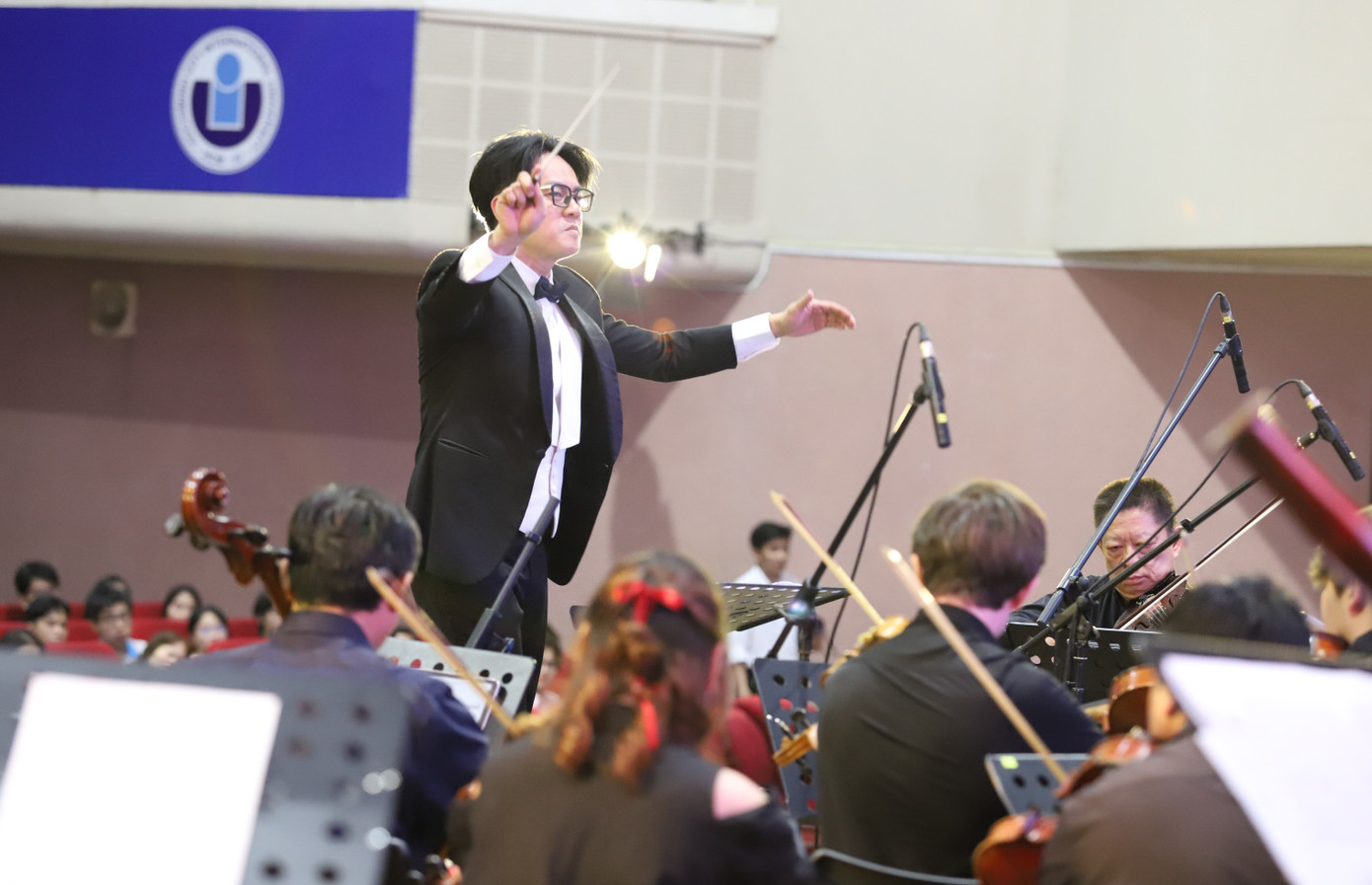 “Trong 7 buổi hòa nhạc, chúng tôi sẽ trình diễn những chủ đề khác nhau nhưng tựu trung là tình yêu đối với âm nhạc”, nhạc trưởng 44 tuổi nói.