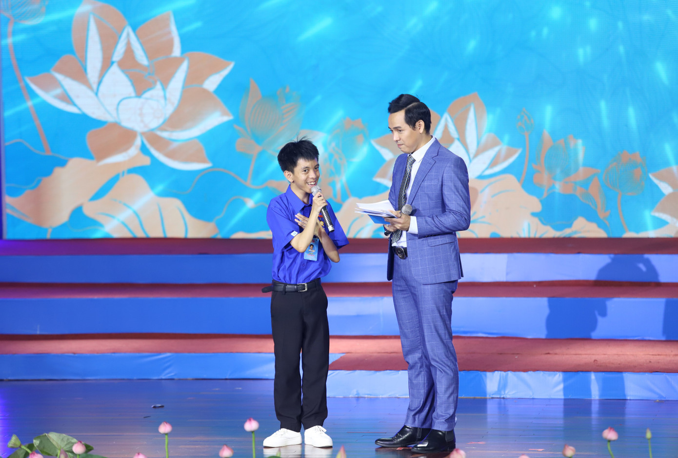 Tại chương trình, các gương điển hình trong tuổi trẻ cả nước đã sẻ chia nhiều câu chuyện nỗ lực vươn lên, cống hiến không ngừng nghỉ trên nhiều lĩnh vực, trở thành niềm cảm hứng cho thế hệ trẻ.