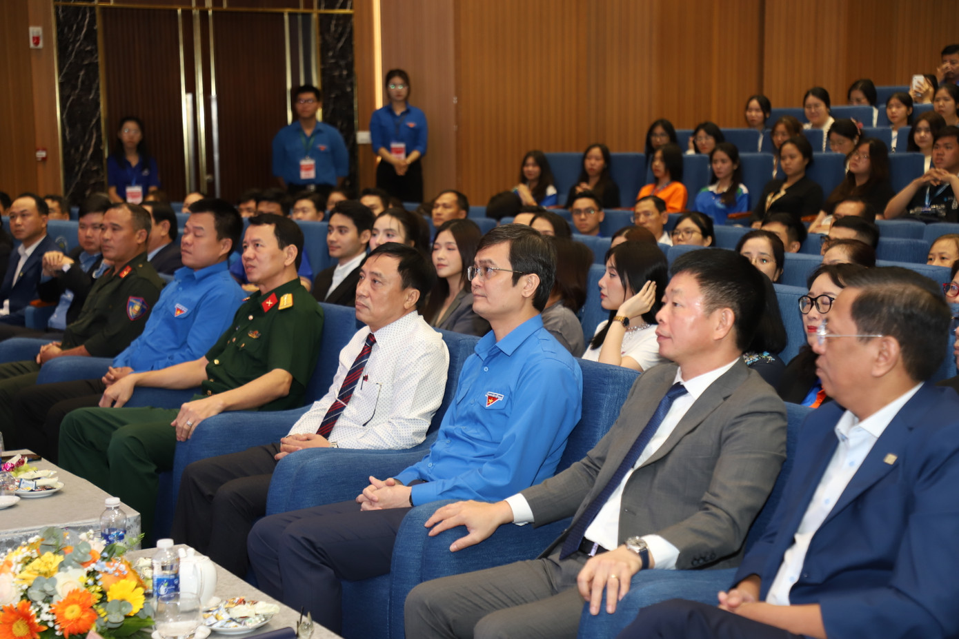 Đến tham dự chương trình có anh Bùi Quang Huy - Ủy viên dự khuyết Ban chấp hành Trung ương Đảng, Bí thư thứ nhất T.Ư Đoàn cùng lãnh đạo nhiều cơ quan Trung ương. Đến tham dự chương trình có anh Bùi Quang Huy - Ủy viên dự khuyết Ban chấp hành Trung ương Đảng, Bí thư thứ nhất T.Ư Đoàn cùng lãnh đạo nhiều cơ quan Trung ương.