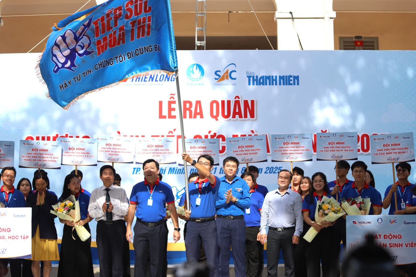 Ban Chỉ huy và các bạn trẻ sẵn sàng tham gia hỗ trợ sĩ tử trong kỳ thi cam go sắp đến.