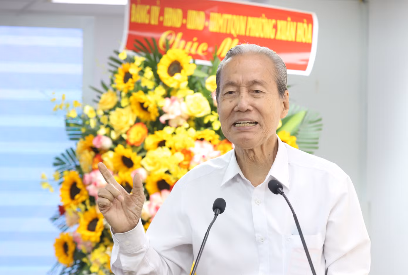 Ông Nguyễn Hữu Châu chia sẻ tại tọa đàm. Ảnh: Ngô Tùng