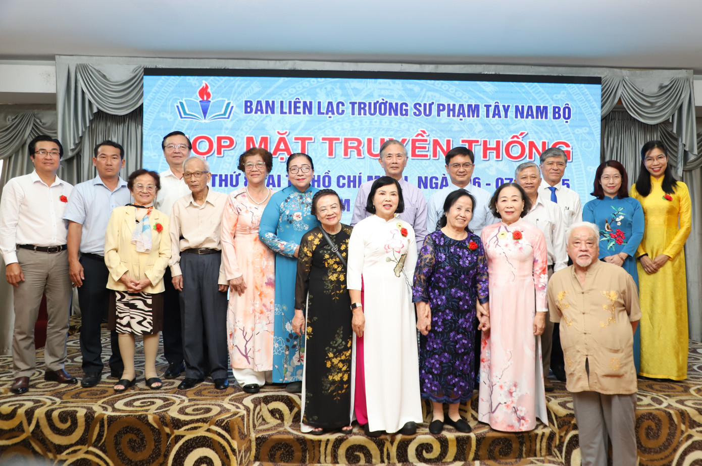 Lãnh đạo TPHCM chụp ảnh lưu niệm cùng giáo viên, học viên Trường T3 các giai đoạn. Ảnh: Ngô Tùng Lãnh đạo TPHCM chụp ảnh lưu niệm cùng giáo viên, học viên Trường T3 các giai đoạn. Ảnh: Ngô Tùng