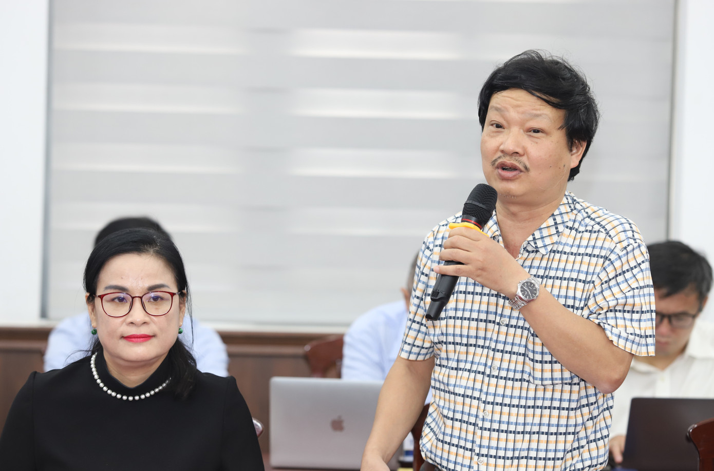 Đại biểu, chuyên gia thảo luận tại hội thảo khoa học. Ảnh: Ngô Tùng