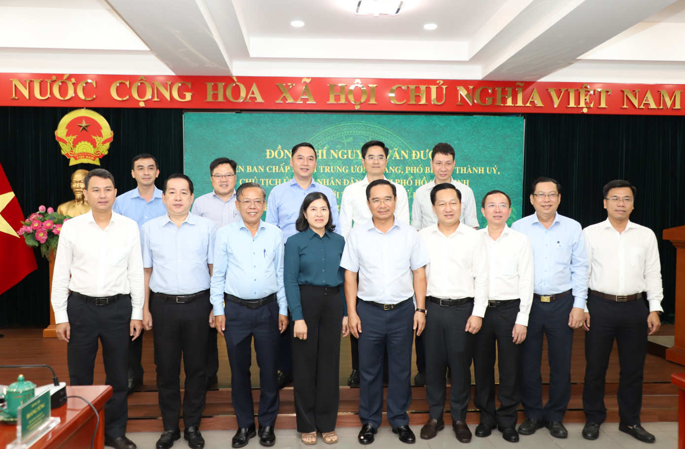 Chủ tịch UBND TPHCM Nguyễn Văn Được với đội ngũ cán bộ chủ chốt TP. Thủ Đức và lãnh đạo các sở, ngành TPHCM, tại buổi làm việc chiều 5/3. Ảnh: Ngô Tùng