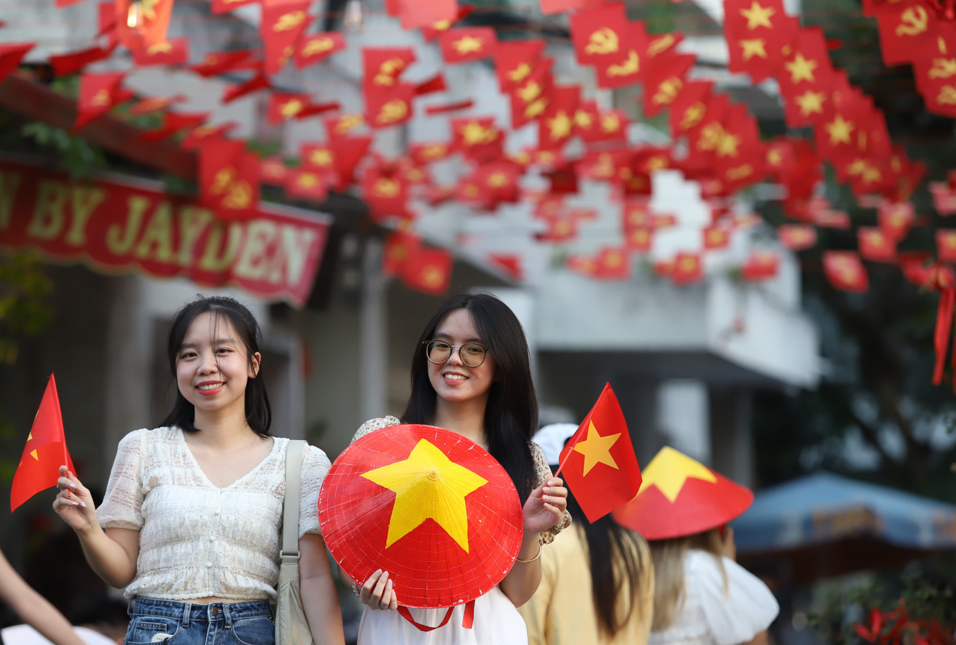 “Với những ngày lễ kỷ niệm của đất nước, giới trẻ tụi mình mong muốn có những hoạt động mang tính truyền thống của dân tộc để cùng hòa nhập, tham gia vào các hoạt động ý nghĩa do cơ quan nhà nước tổ chức”, Cát Anh chia sẻ. “Với những ngày lễ kỷ niệm của đất nước, giới trẻ tụi mình mong muốn có những hoạt động mang tính truyền thống của dân tộc để cùng hòa nhập, tham gia vào các hoạt động ý nghĩa do cơ quan nhà nước tổ chức”, Cát Anh chia sẻ.