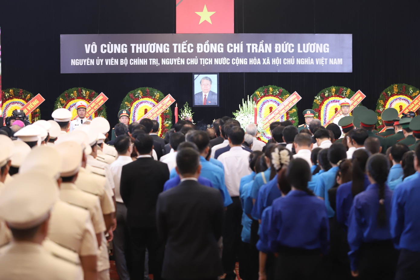 Không khí trang nghiêm, thành kính tại lễ truy điệu, tiễn biệt nguyên Chủ tịch nước Trần Đức Lương.