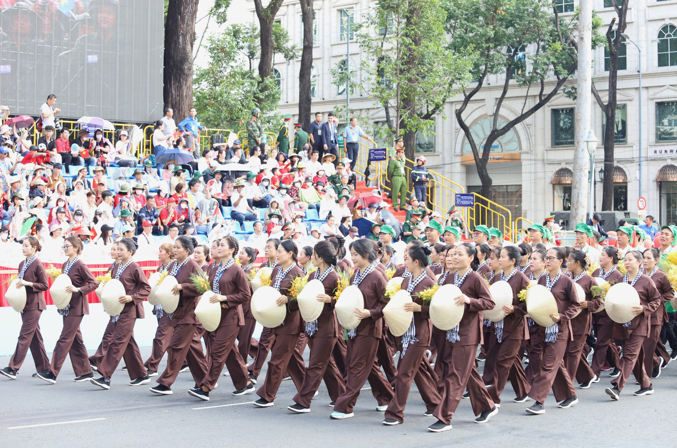 Các khối quần chúng, đoàn thể.