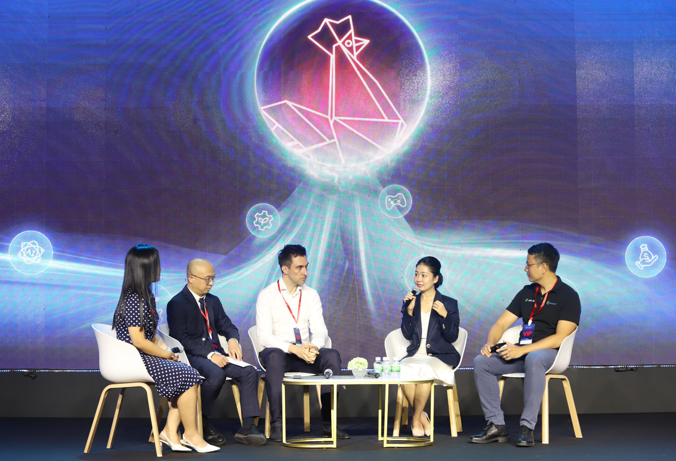 Các chuyên gia, nhà khoa học, doanh nghiệp thảo luận xoay quanh các vấn đề chính của FTSV 2025.