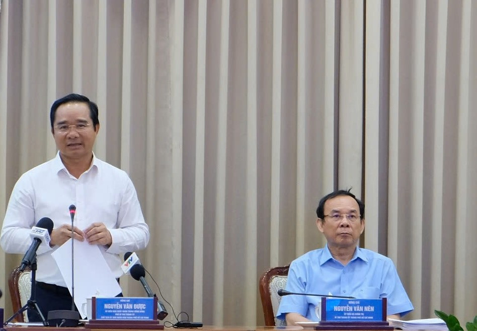 Chủ tịch UBND TPHCM Nguyễn Văn Được (trái) Chủ tịch UBND TPHCM Nguyễn Văn Được (trái)