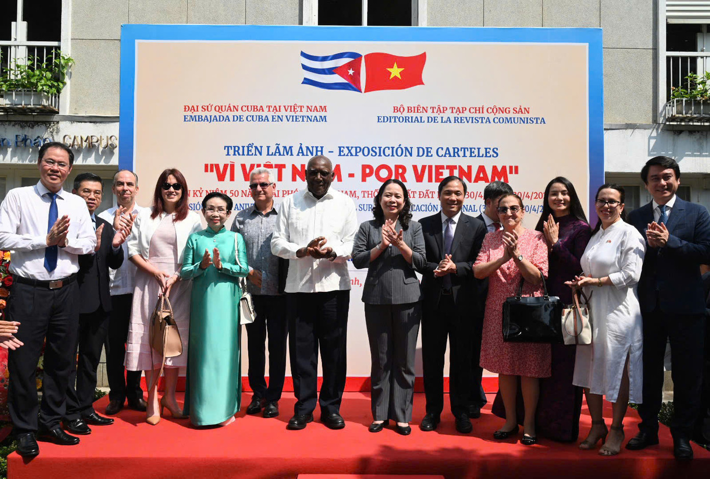 Lãnh đạo hai nước Việt Nam - Cuba dự khai mạc triển lãm 'Vì Việt Nam – Por Vietnam' ảnh 1 Lãnh đạo hai nước Việt Nam - Cuba dự khai mạc triển lãm 'Vì Việt Nam – Por Vietnam' ảnh 1