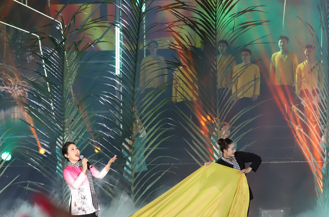 Với những giai điệu hào hùng, chứa đựng nhiều nội dung sâu sắc, chương trình ca ngợi tình yêu quê hương đất nước, ca ngợi Đảng Cộng sản Việt Nam, khắc họa hình tượng cao đẹp của Bộ đội Cụ Hồ, đồng thời tri ân các thế hệ cha anh đã kiên cường đấu tranh và không tiếc hy sinh để đất nước có được nền độc lập, tự do hôm nay.