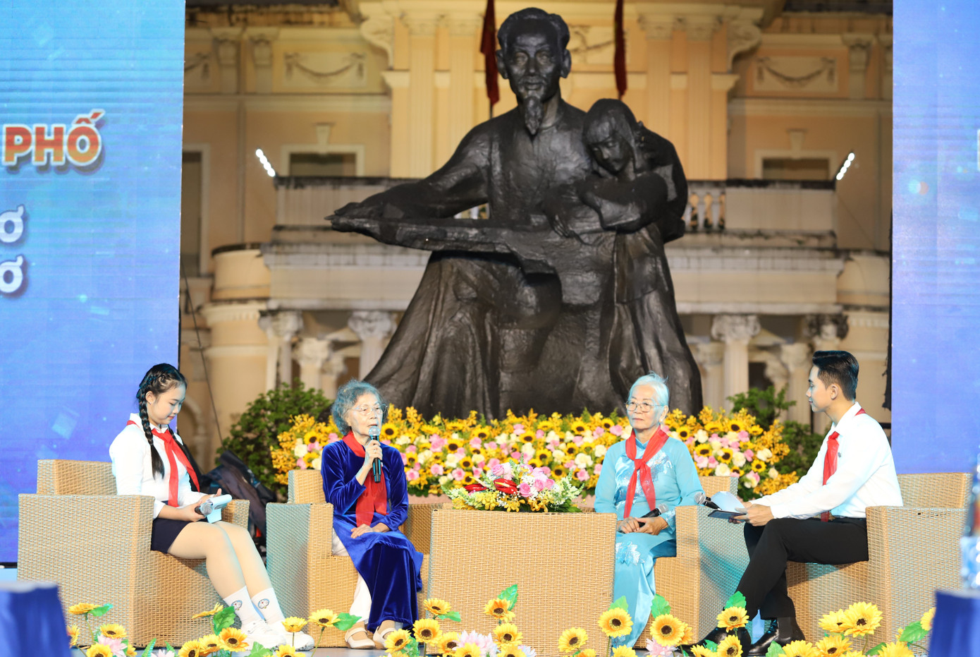 Các lãnh đạo tiền bối của Nhà Thiếu nhi TPHCM chia sẻ tại chương trình.