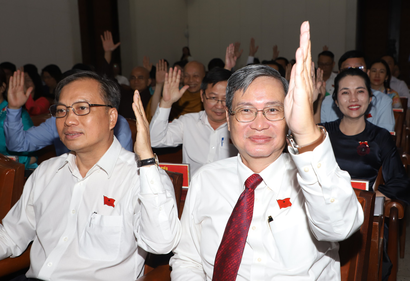 Đại biểu HĐND TPHCM thông qua nội dung thảo luận tại kỳ họp. Ảnh: Ngô Tùng Đại biểu HĐND TPHCM thông qua nội dung thảo luận tại kỳ họp. Ảnh: Ngô Tùng