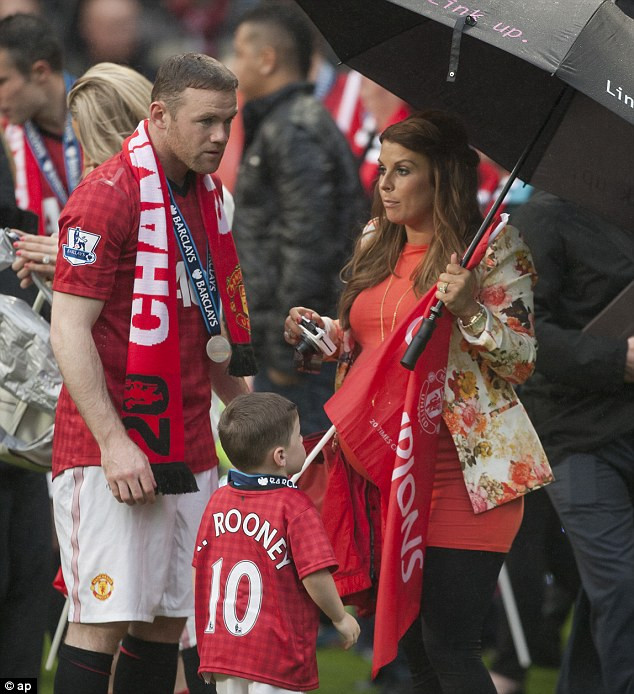 Lần cuối cùng gia đình Wayne Rooney ăn mừng trên sân Old Trafford?