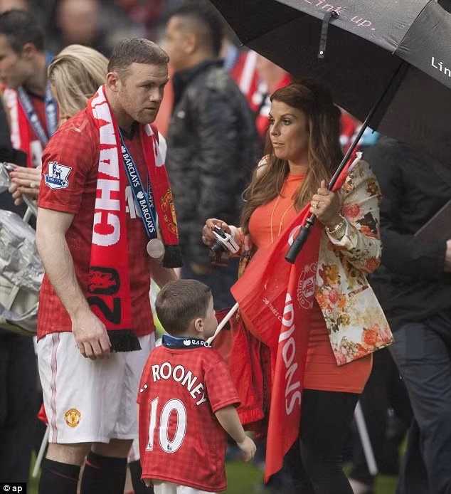 Lần cuối cùng gia đình Wayne Rooney ăn mừng trên sân Old Trafford?. Lần cuối cùng gia đình Wayne Rooney ăn mừng trên sân Old Trafford?