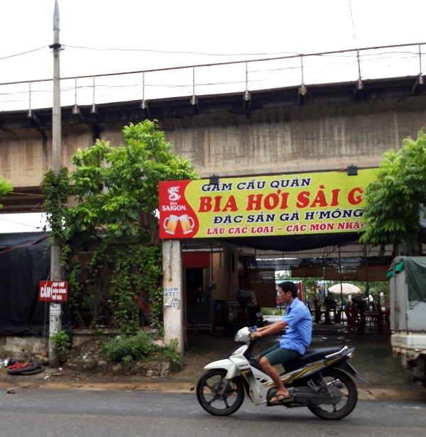 Hành lang đường sắt bị uy hiếp, cơ quan chức năng bất lực? ảnh 2