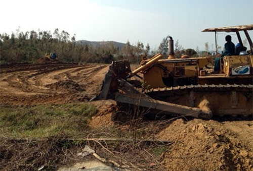 Các lực lượng đang thi công cả ngày và đêm nhằm hoàn thành mặt bằng nơi diễn ra Lễ an táng