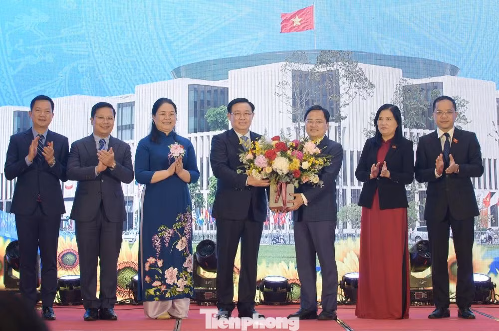 Chủ tịch Quốc hội Vương Đình Huệ gặp mặt Nhóm đại biểu Quốc hội trẻ
