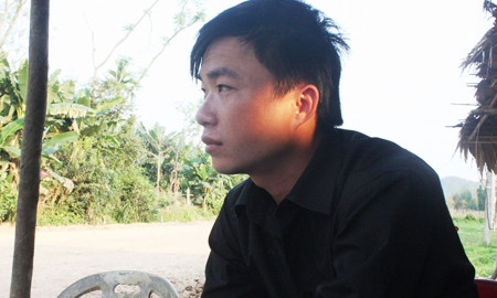 Phan Hợi đang kể với PV về quãng đời cơ cực trước kia.